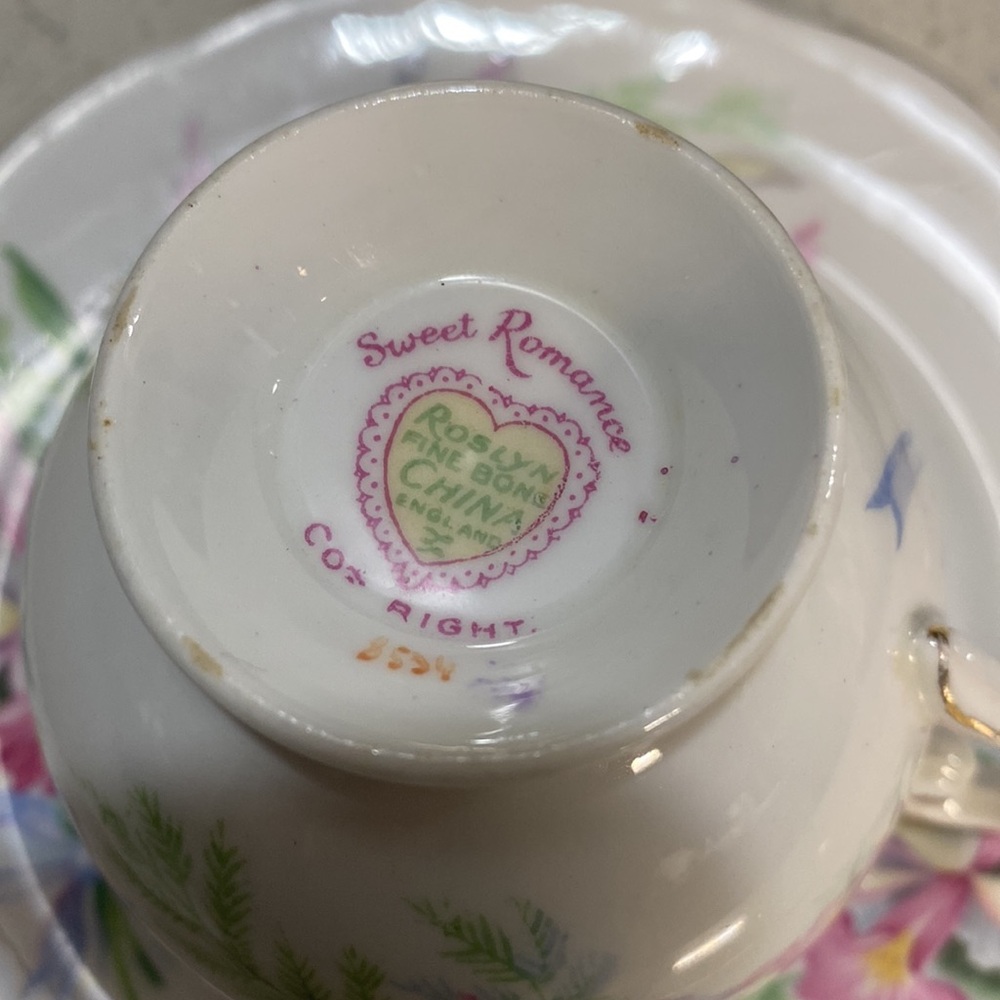 Rare Find Sweet Romance Roslyn Bone China - Picture 9 of 9